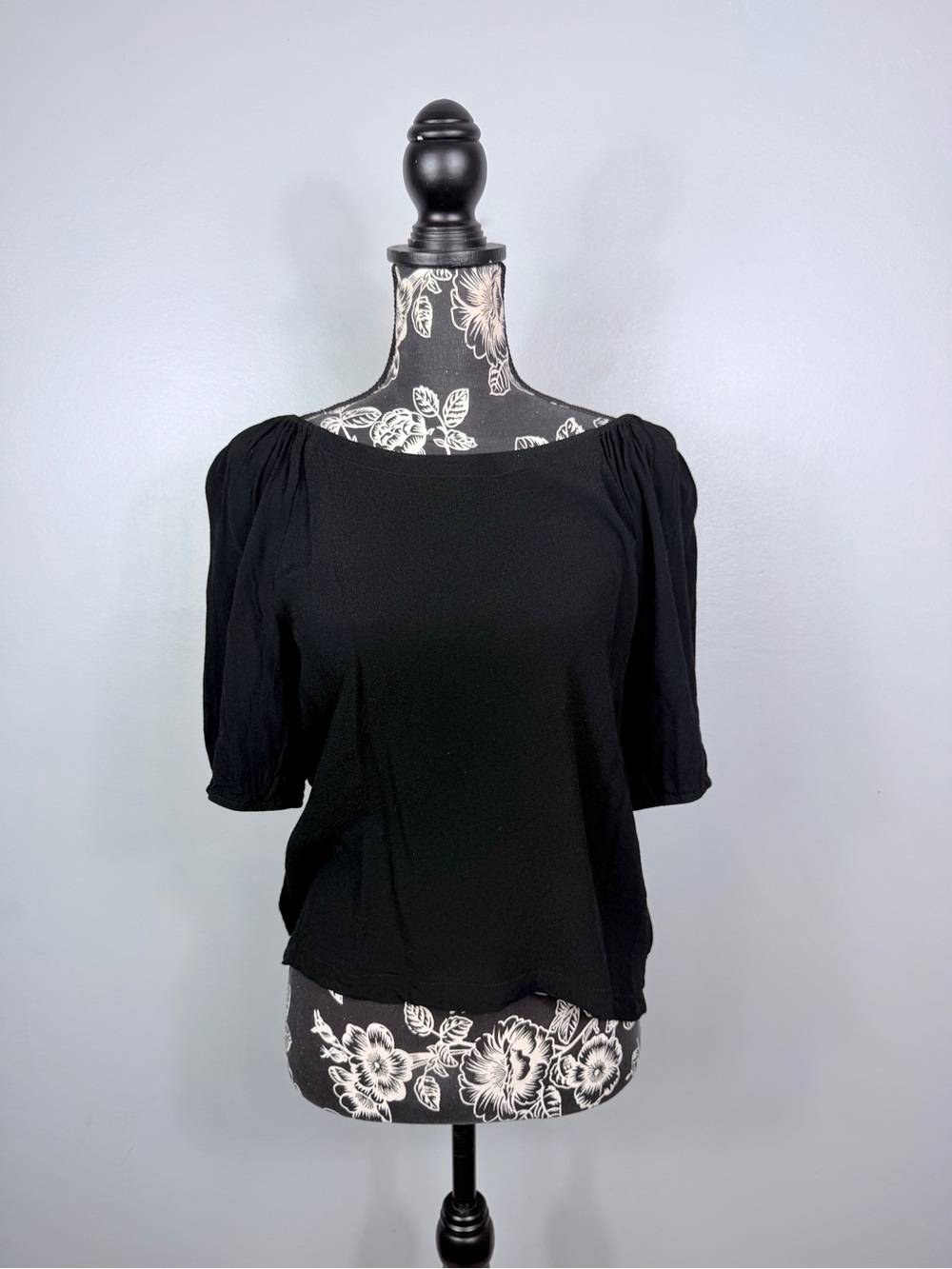 Loft black cropped puff short sleeve textured blouse top size medium